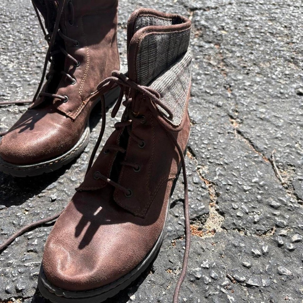 Boots - Picture 4 of 8